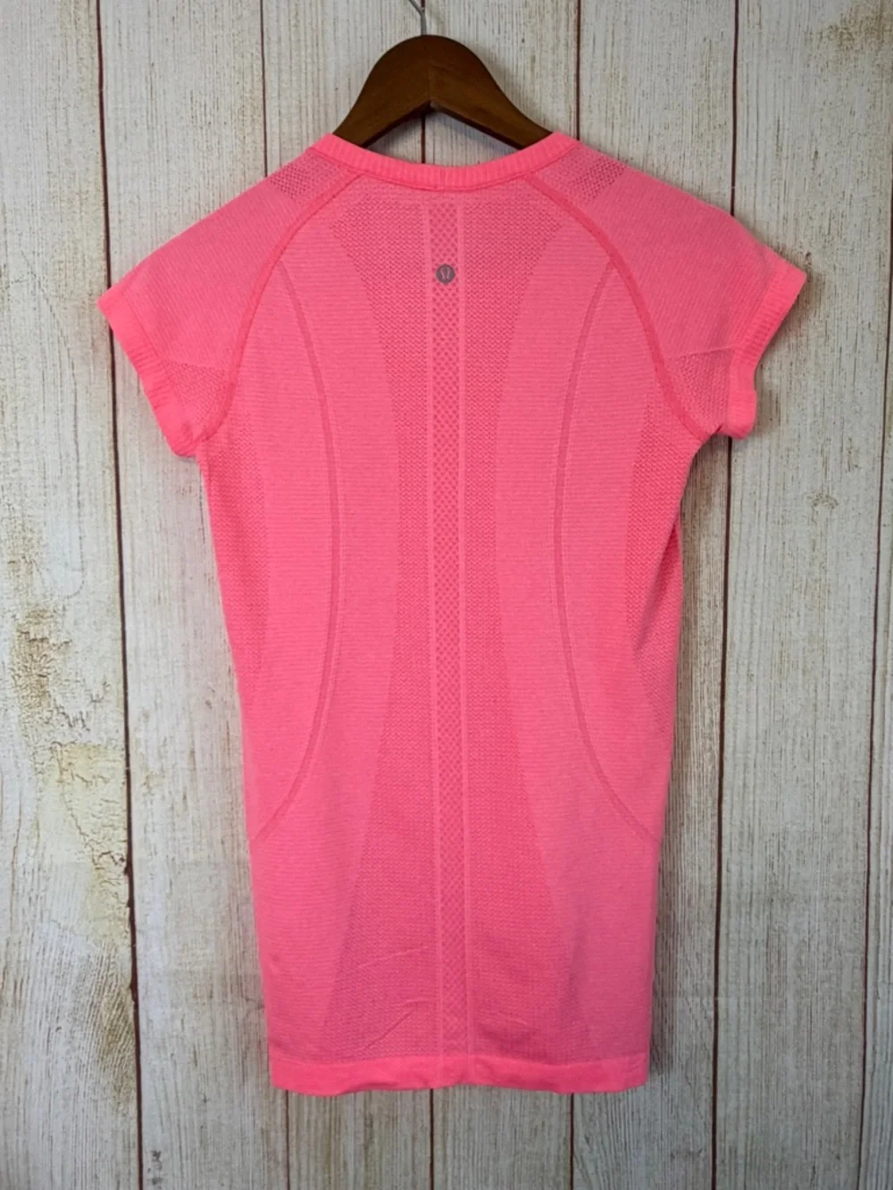 Lululemon Swiftly Tech Short Sleeve Crew size 6